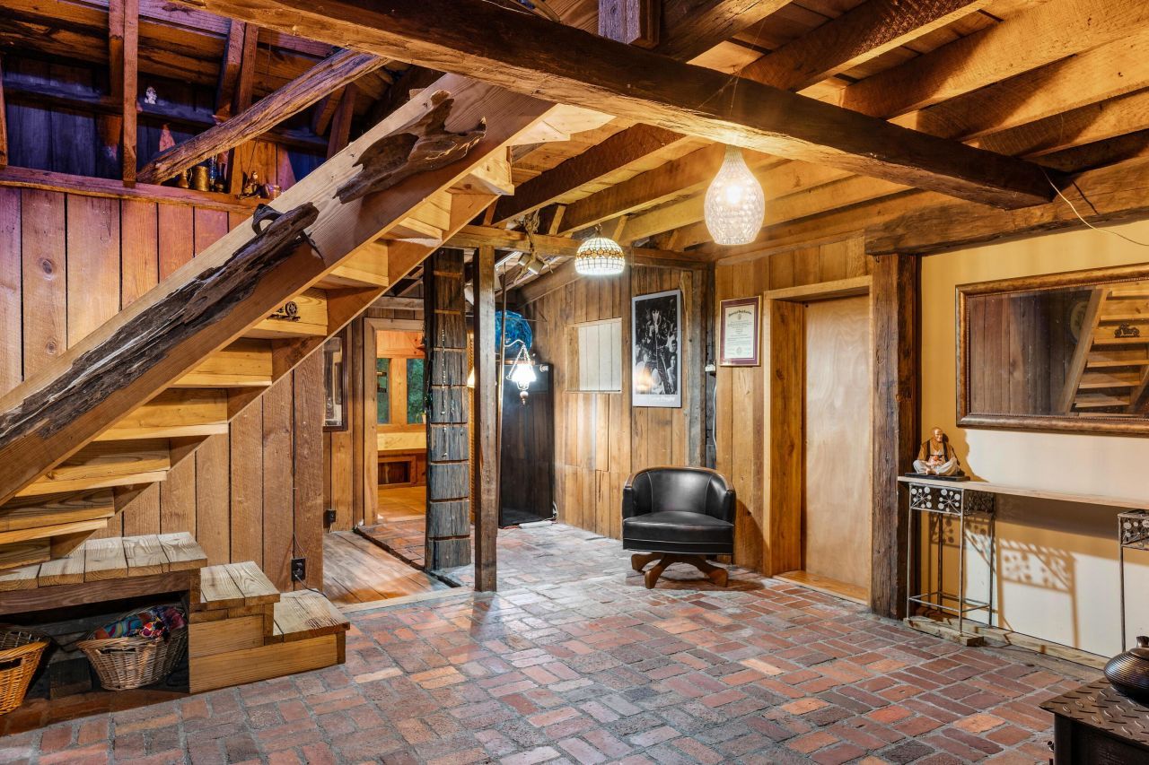 1373 Bridge Street Photo 28