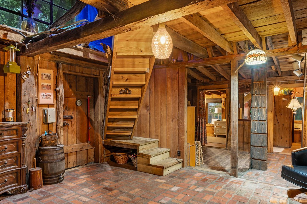 1373 Bridge Street Photo 29