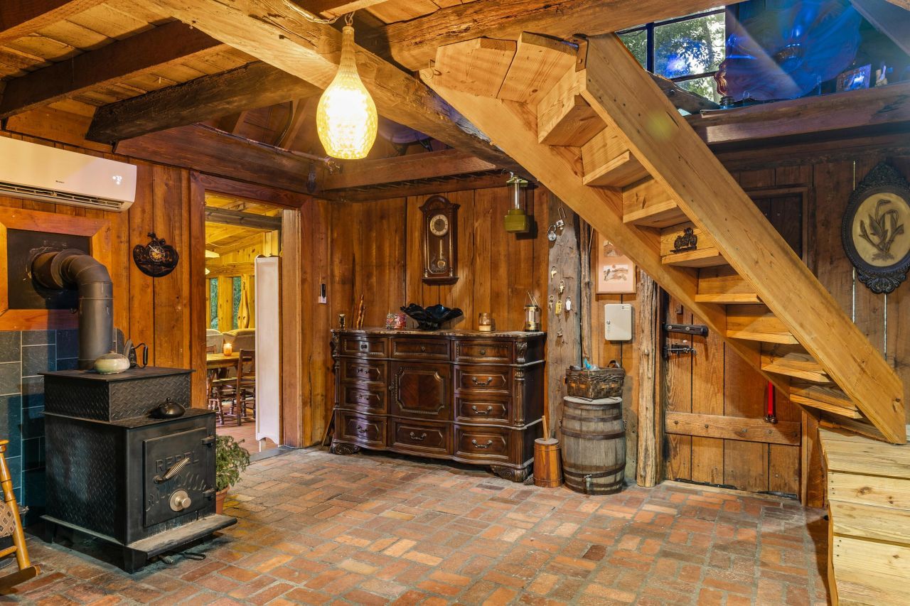 1373 Bridge Street Photo 30