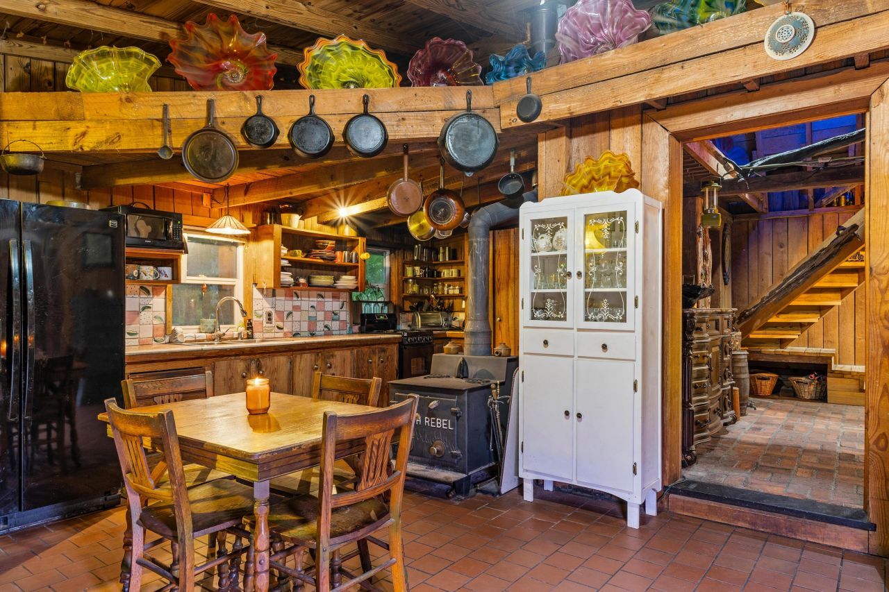 1373 Bridge Street Photo 31