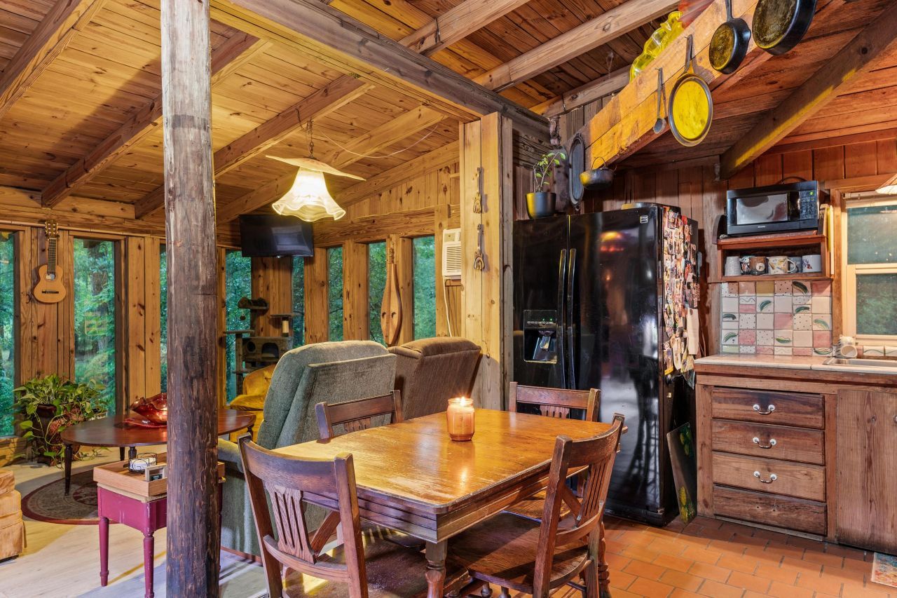 1373 Bridge Street Photo 32