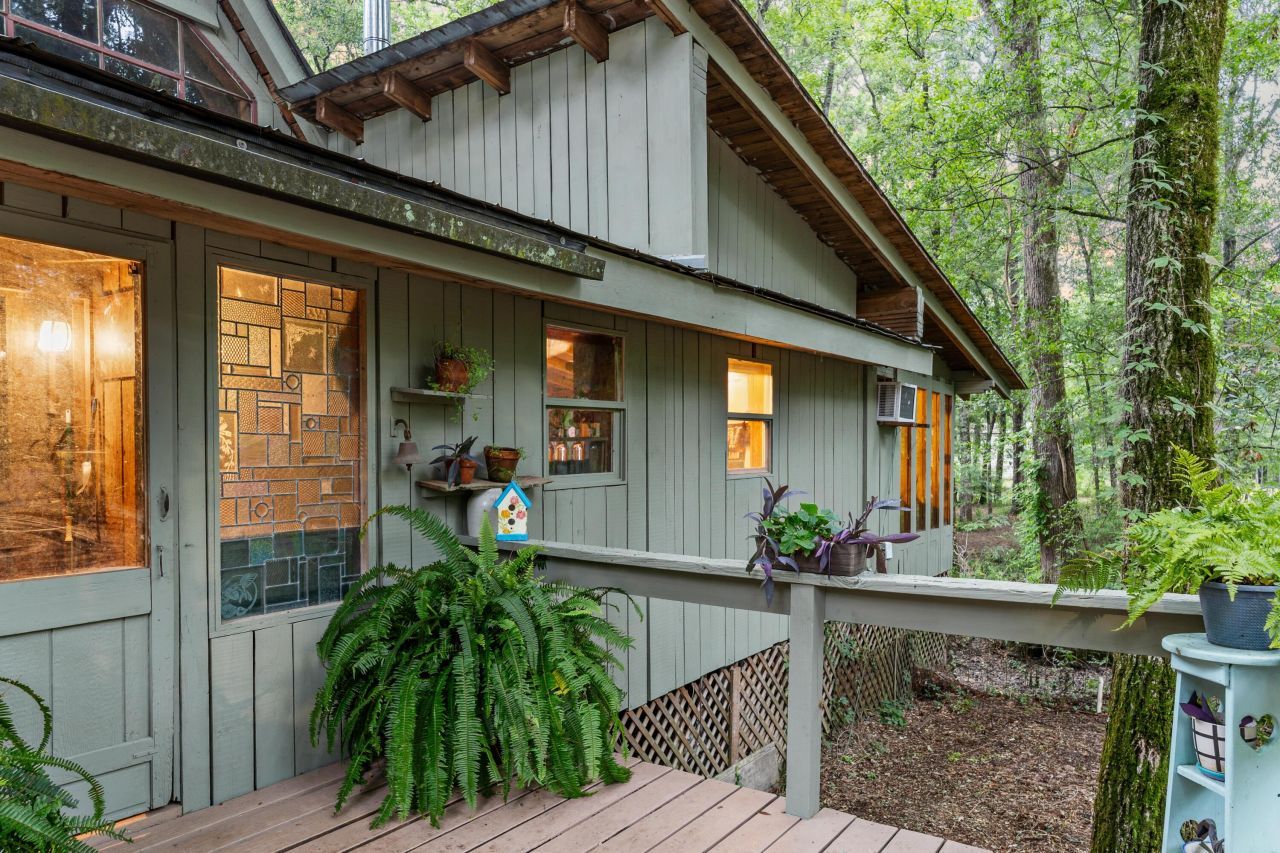 1373 Bridge Street Photo 33