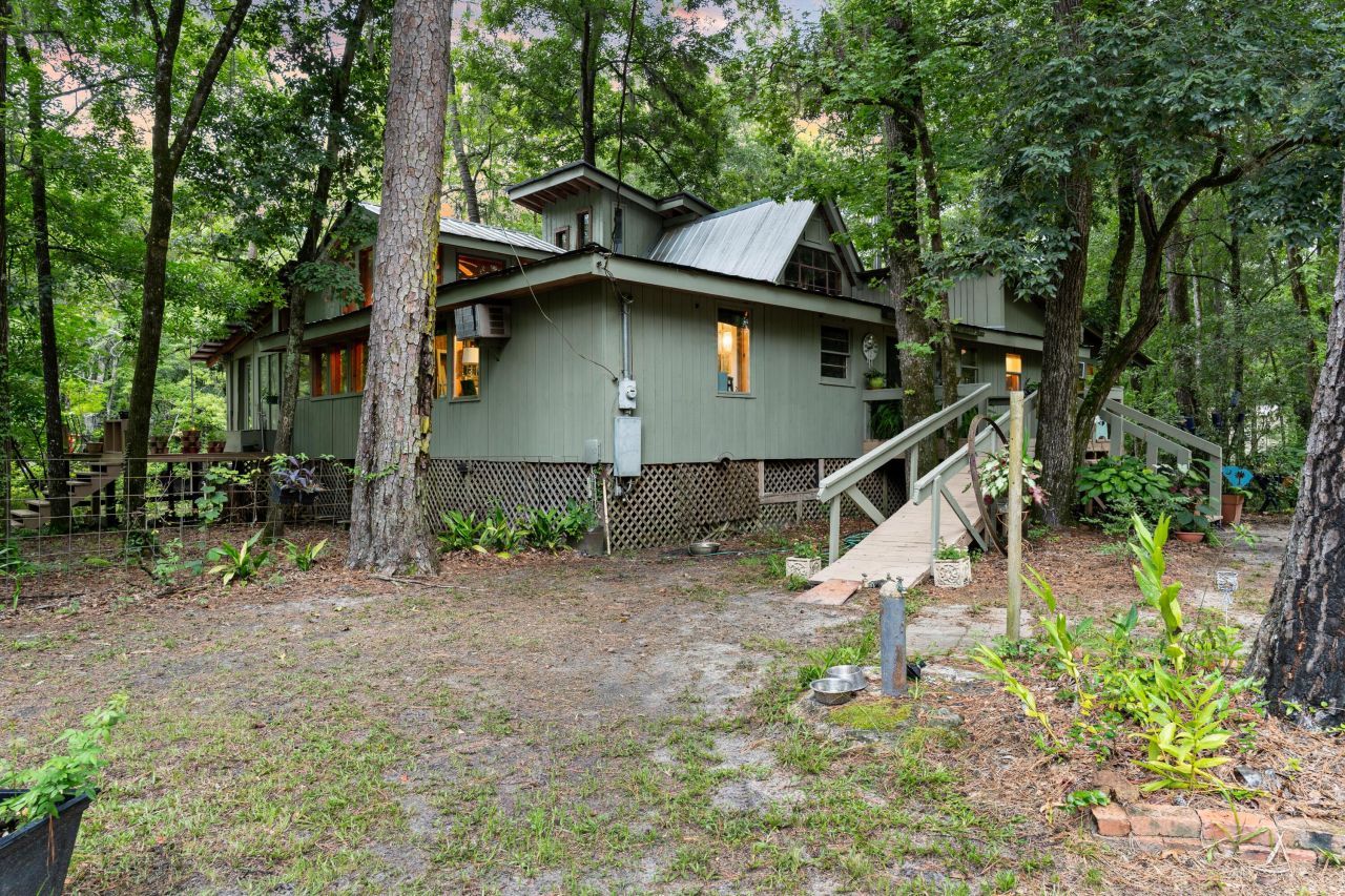 1373 Bridge Street Photo 35