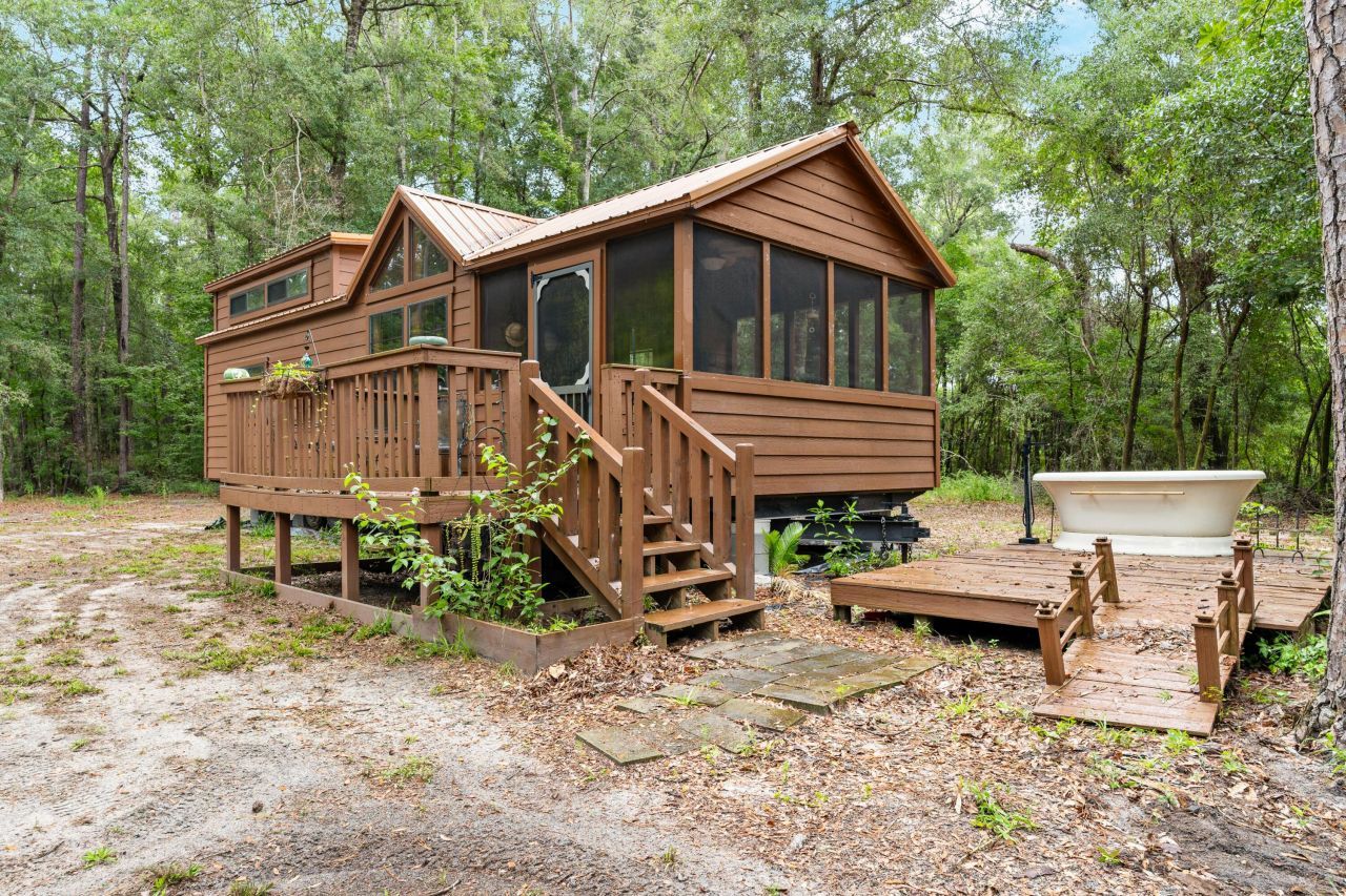 1373 Bridge Street Photo 38