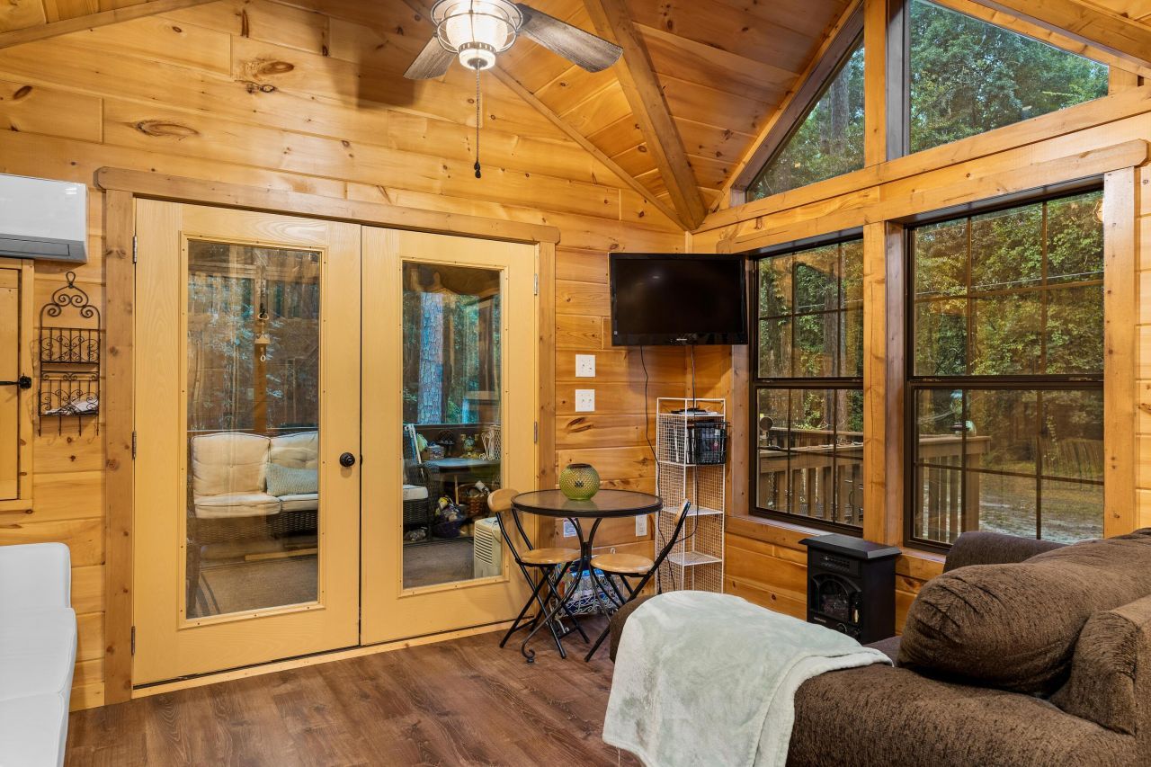 1373 Bridge Street Photo 40