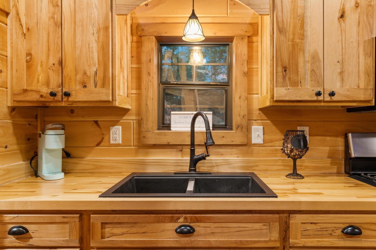 1373 Bridge Street Photo 43