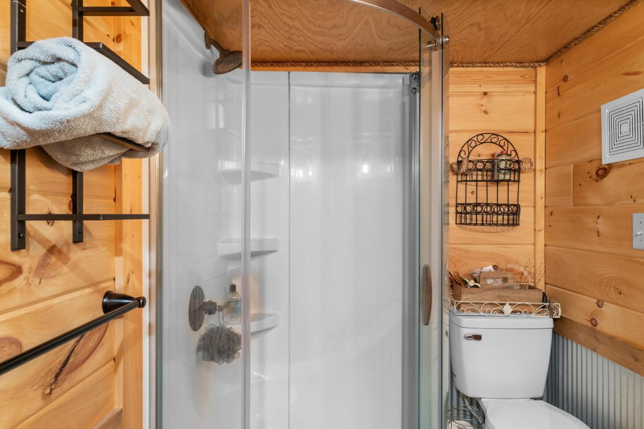 1373 Bridge Street Photo 47