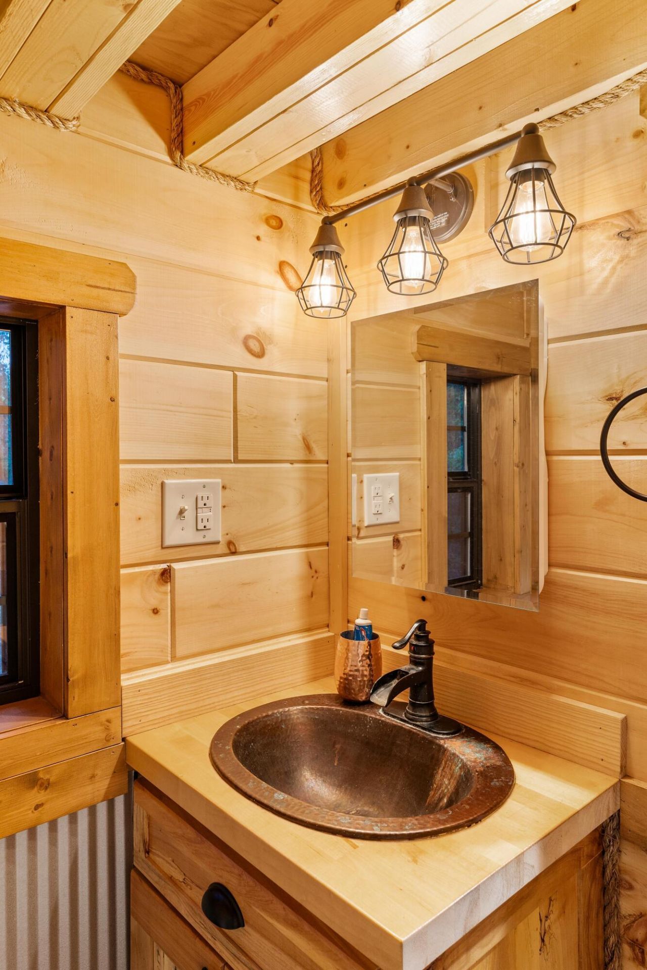 1373 Bridge Street Photo 48