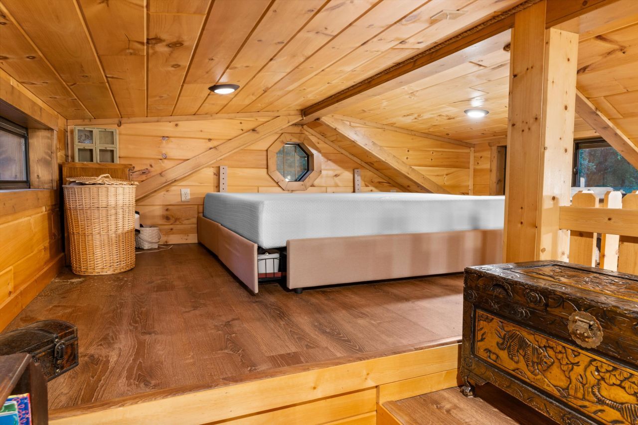 1373 Bridge Street Photo 49