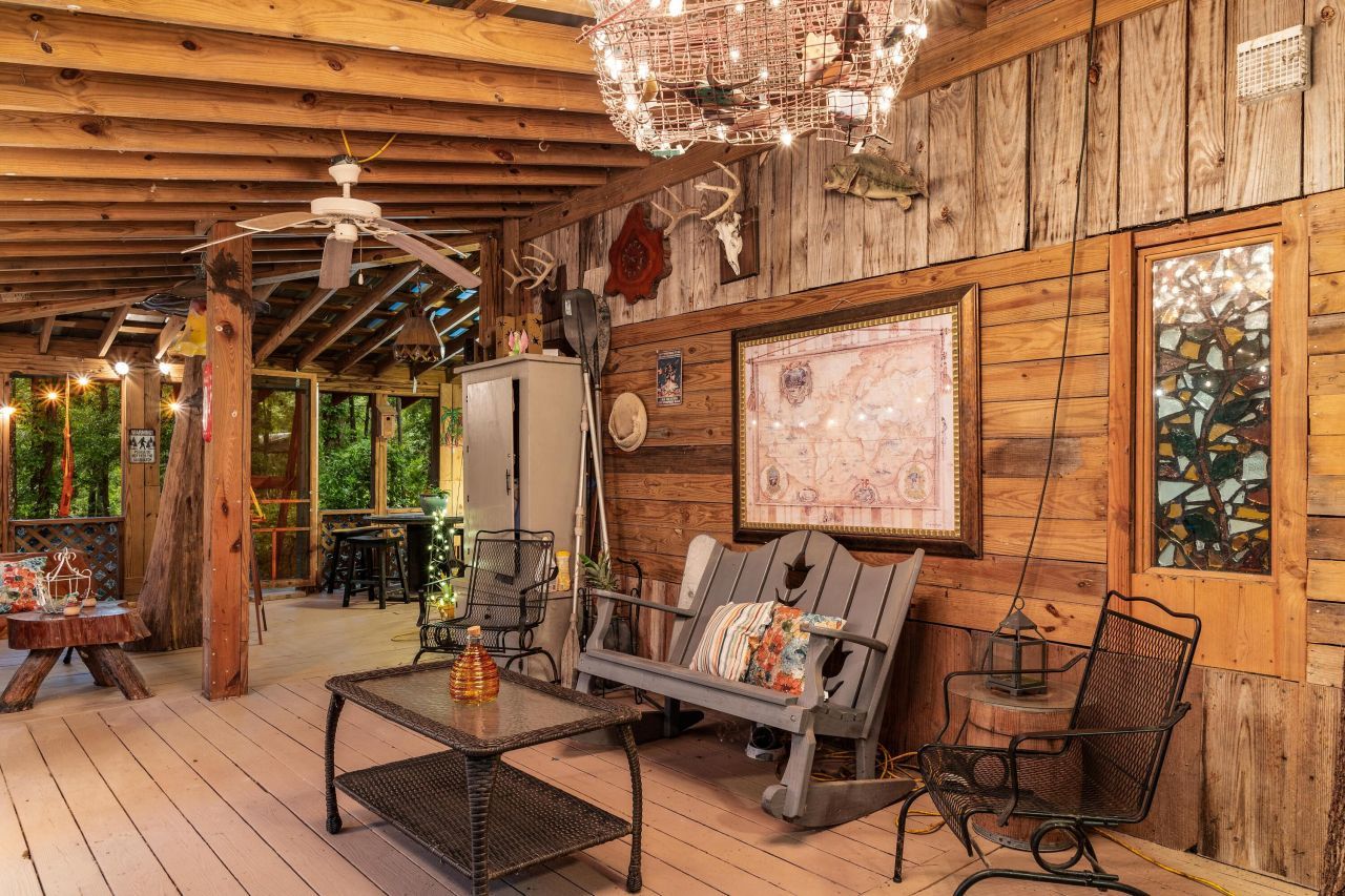 1373 Bridge Street Photo 9