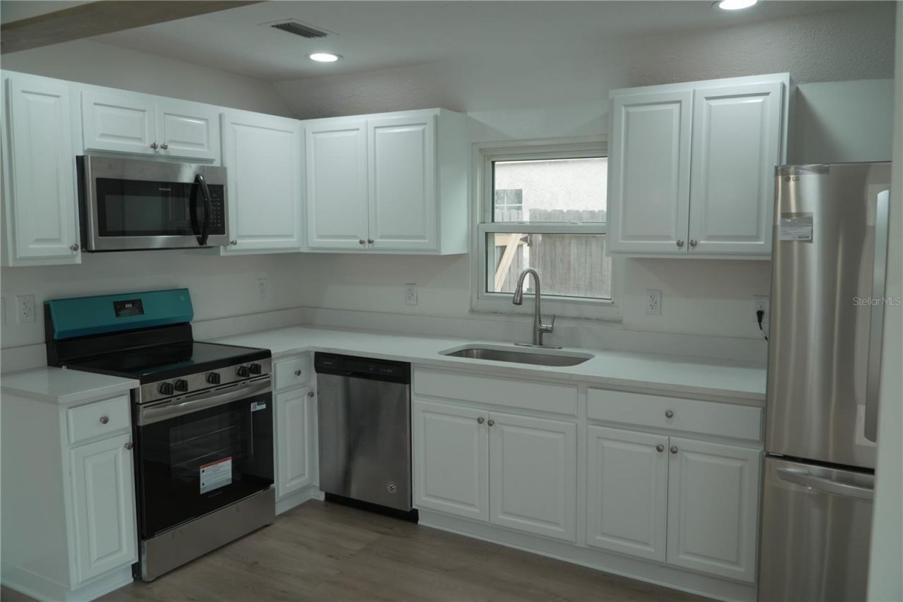 722 65th Avenue E, Bradenton, FL 34203 Photo