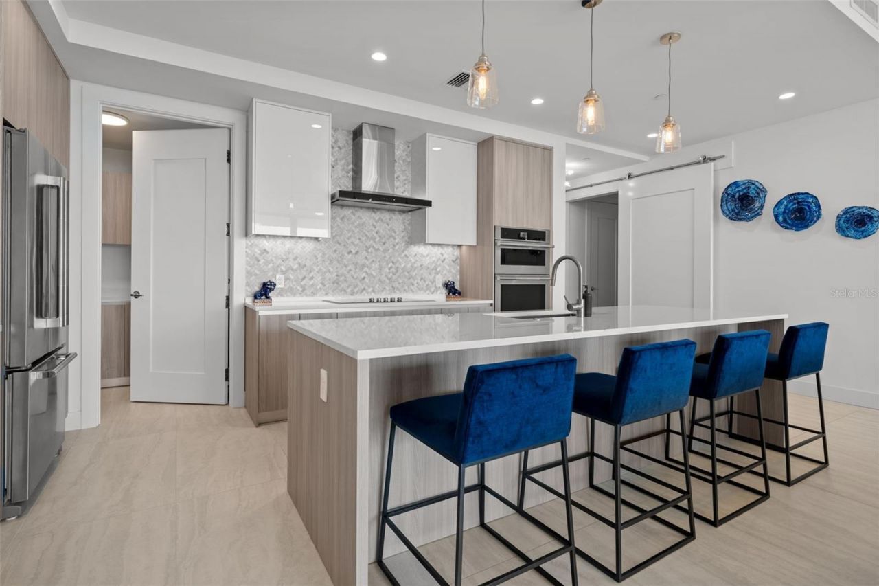 301 Quay Commons, Unit 1703, Sarasota, FL 34236 Photo