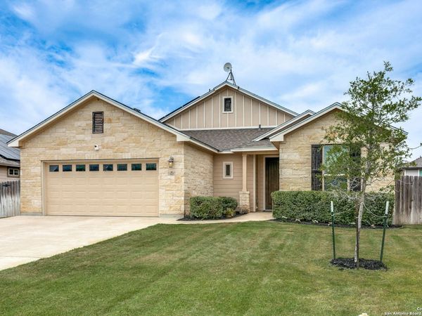 305 Iron Gate, Pleasanton, TX 78064
