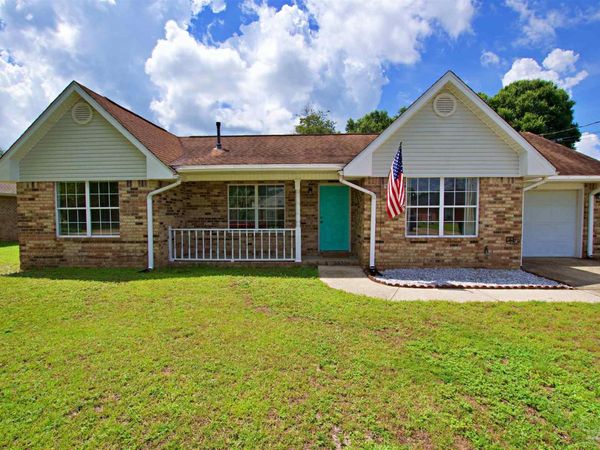 4007 Lochmoor Dr, Pensacola, FL 32506