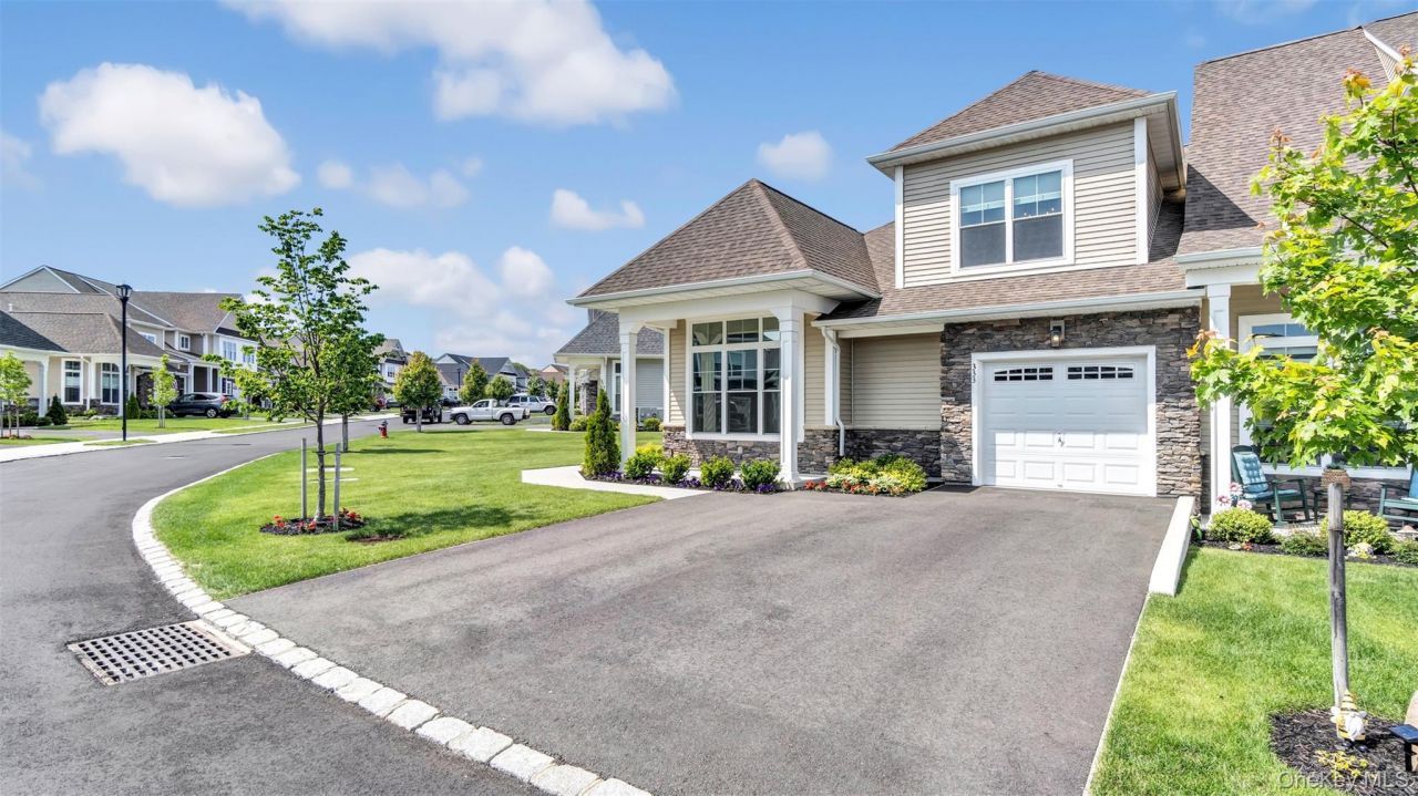 333 Wavell Avenue, Yaphank, NY 11980 Main Photo