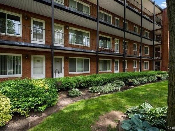 2915 W 13 Mile Road, Unit 209, Royal Oak, MI 48073