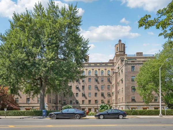 160 Middle Neck Road, Unit 2 C, Great Neck, NY 11021