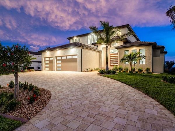 1024 Dolphin DR, CAPE CORAL, FL 33904