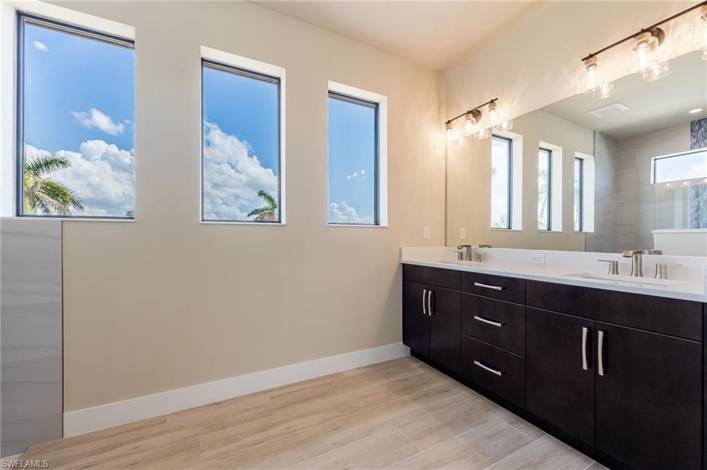 1024 Dolphin Dr, Cape Coral, FL 33904 Photo