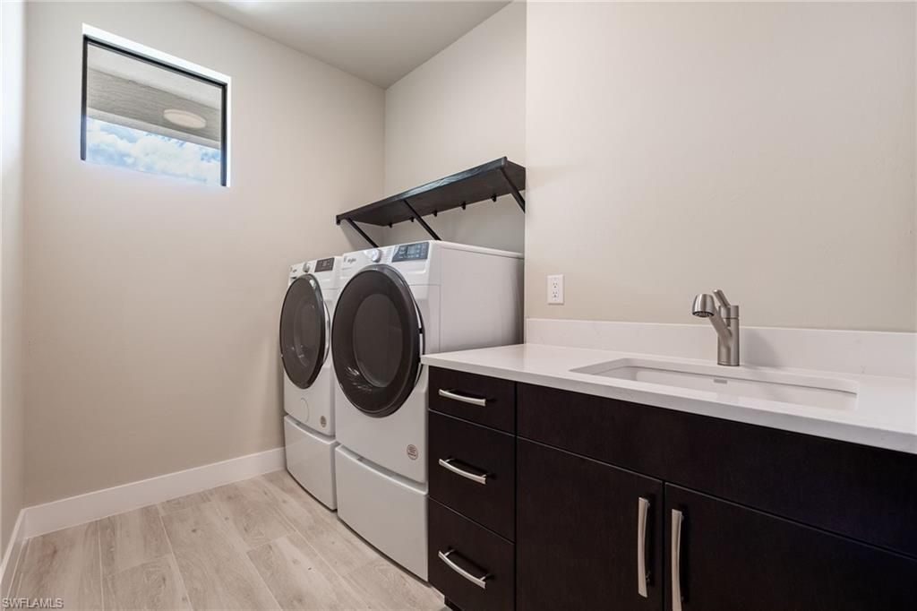 1024 Dolphin Dr, Cape Coral, FL 33904 Photo