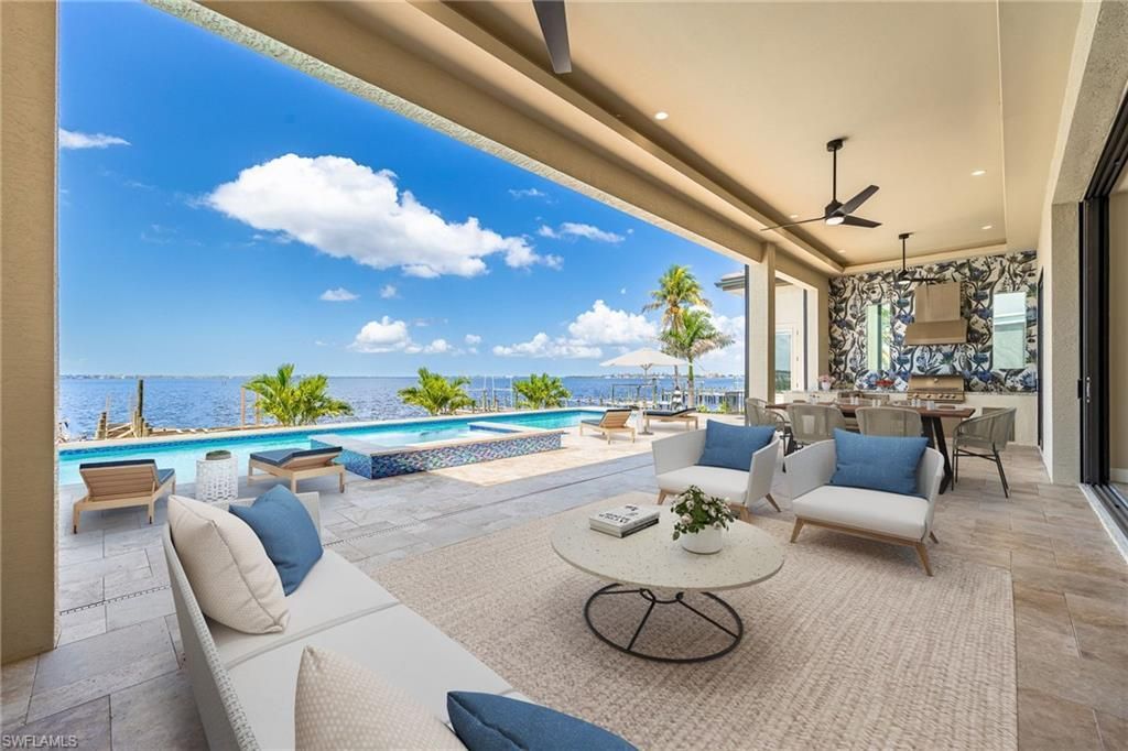 1024 Dolphin Dr, Cape Coral, FL 33904 Photo