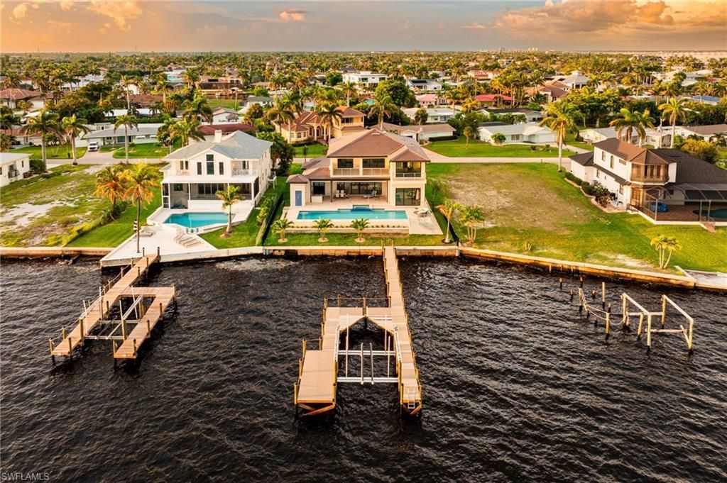 1024 Dolphin Dr, Cape Coral, FL 33904 Photo