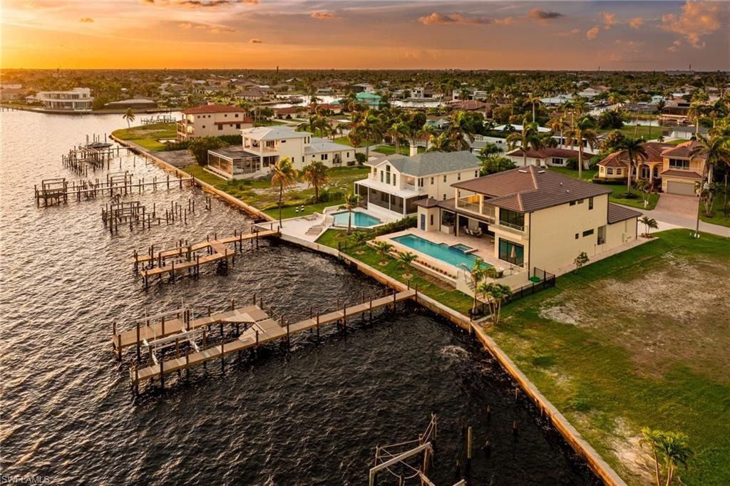 1024 Dolphin Dr, Cape Coral, FL 33904 Photo