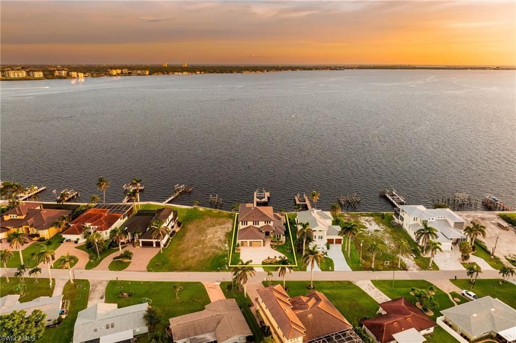 1024 Dolphin Dr, Cape Coral, FL 33904 Photo