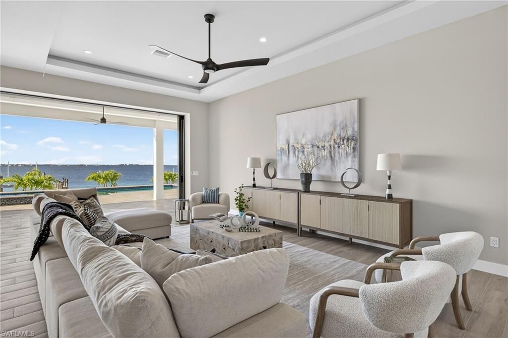 1024 Dolphin Dr, Cape Coral, FL 33904 Photo