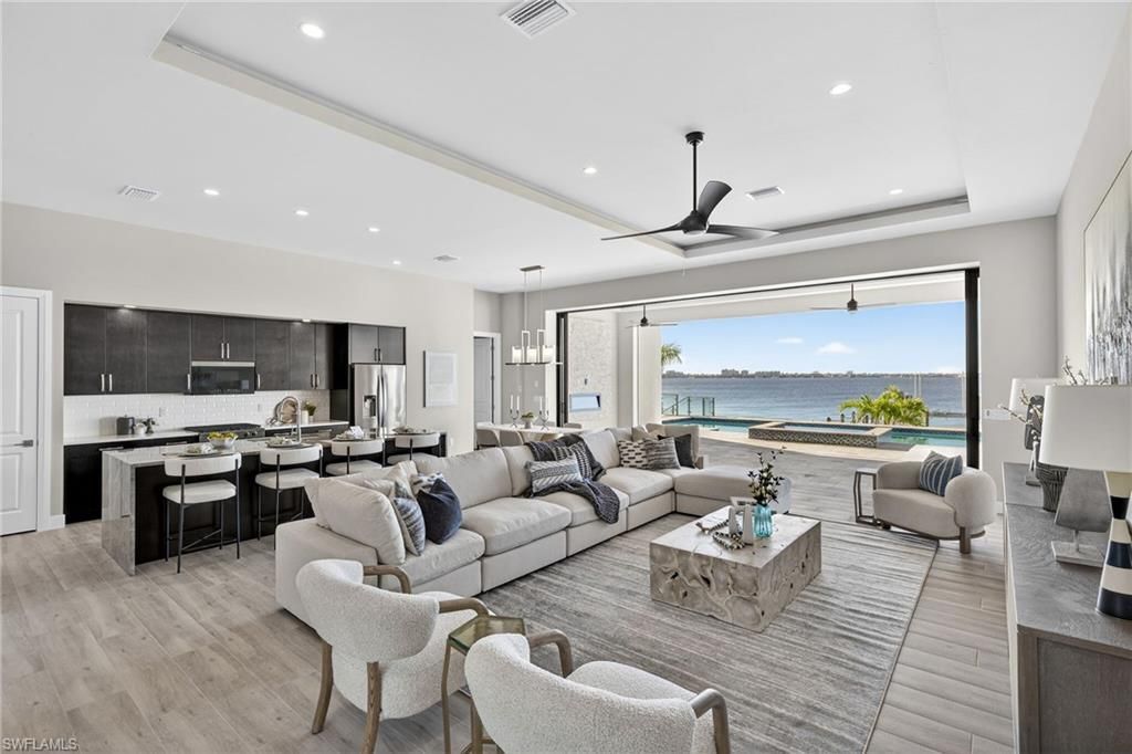 1024 Dolphin Dr, Cape Coral, FL 33904 Photo