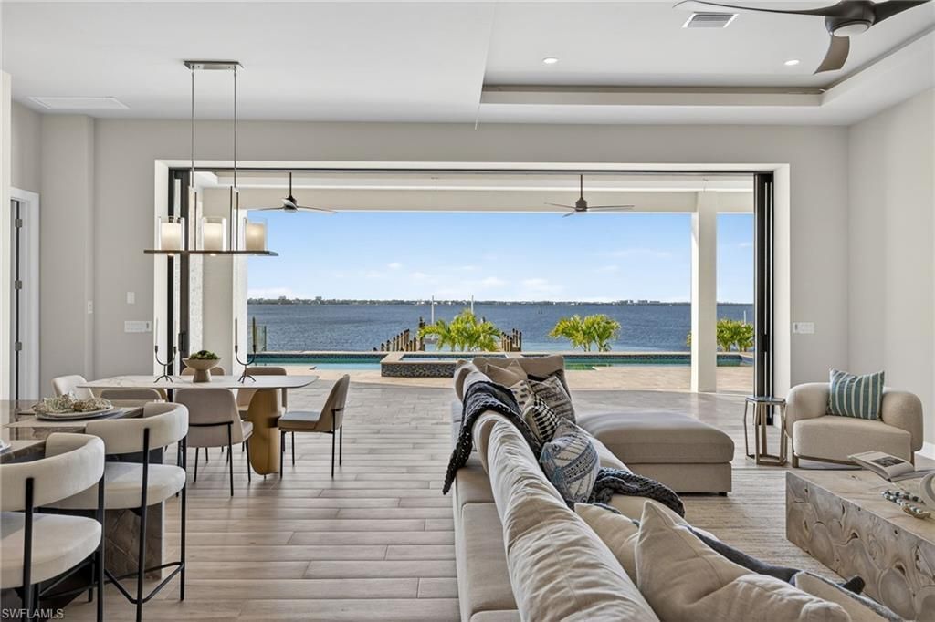 1024 Dolphin Dr, Cape Coral, FL 33904 Photo