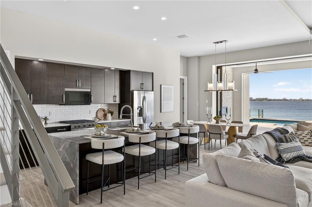 1024 Dolphin Dr, Cape Coral, FL 33904 Photo