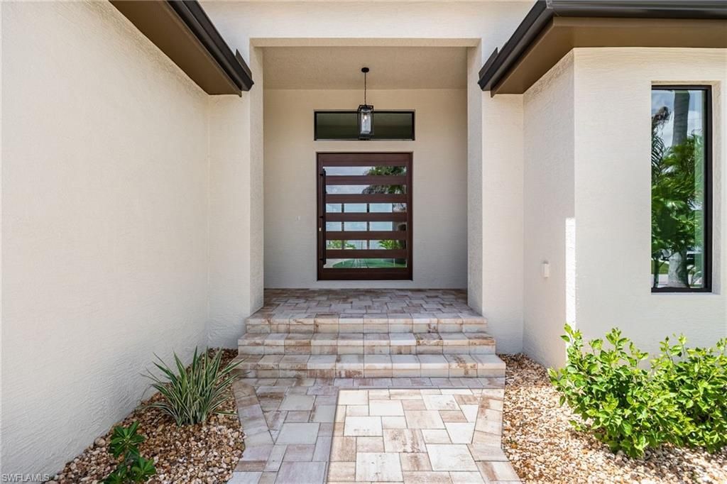 1024 Dolphin Dr, Cape Coral, FL 33904 Photo