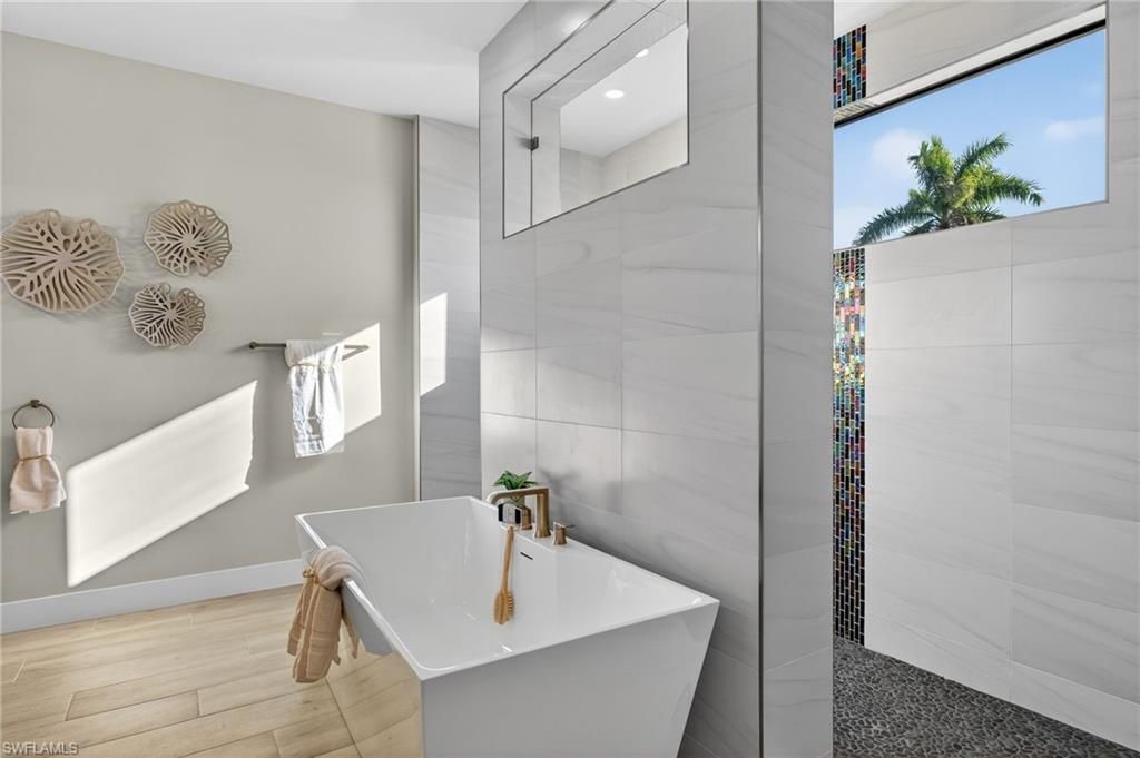 1024 Dolphin Dr, Cape Coral, FL 33904 Photo