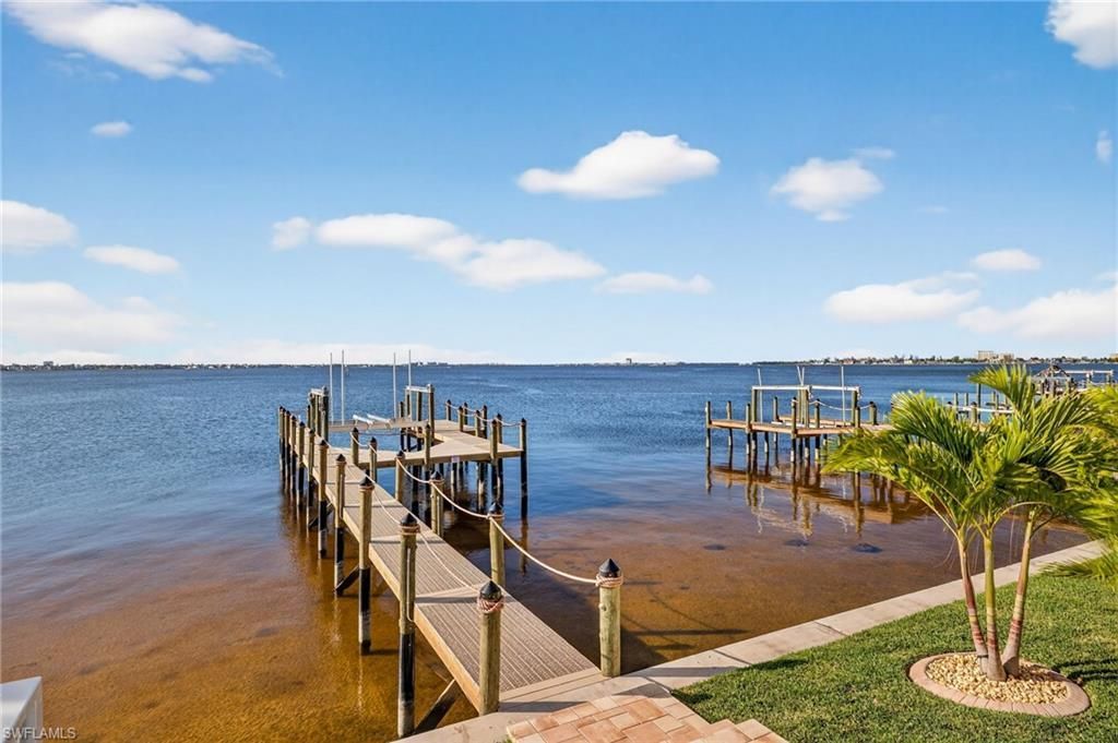 1024 Dolphin Dr, Cape Coral, FL 33904 Photo