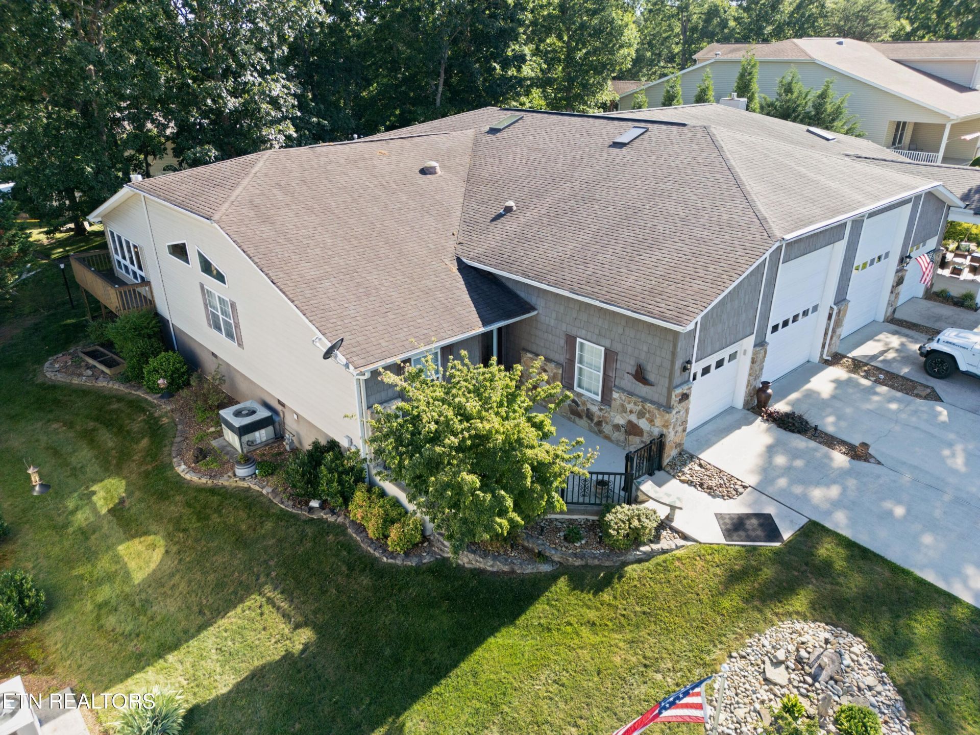 229 Hawthorn Loop Crossville, TN 38555