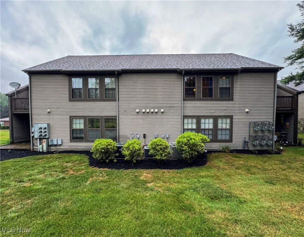 3811 Northwoods Court Ne, Warren, OH 44483 Main Photo