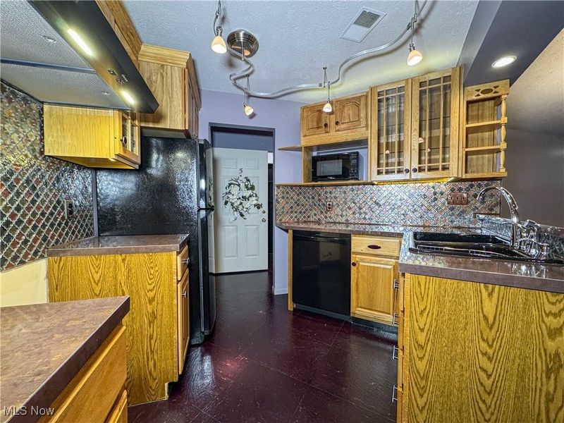 3811 Northwoods Court NE, Warren, OH 44483 Photo 11