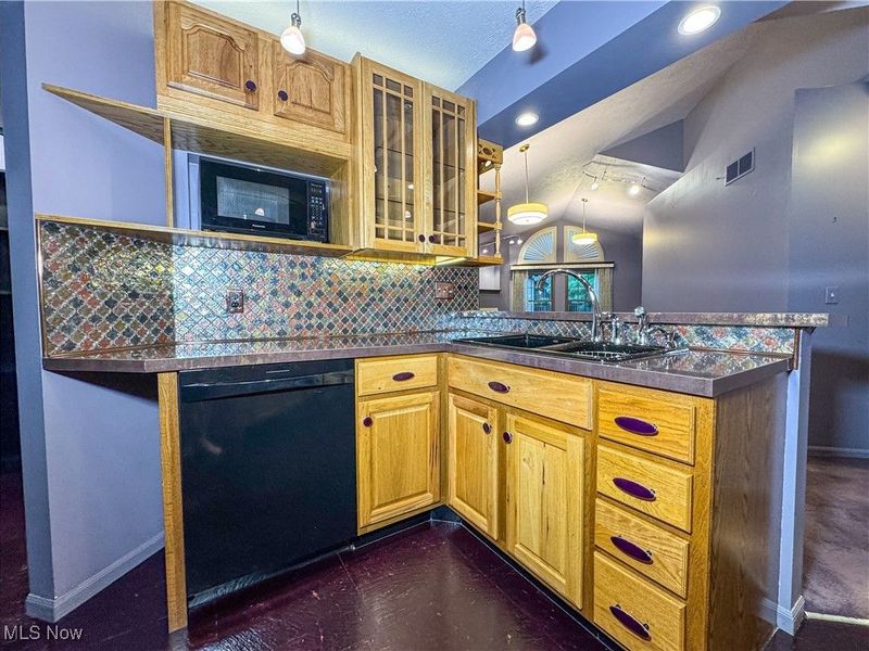 3811 Northwoods Court NE, Warren, OH 44483 Photo 12