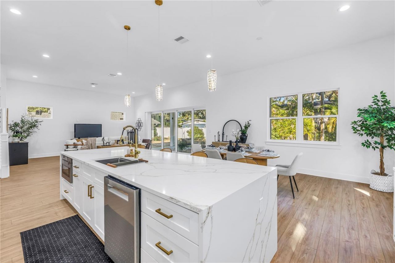 1025 42nd Avenue N, Saint Petersburg, FL 33703 Photo