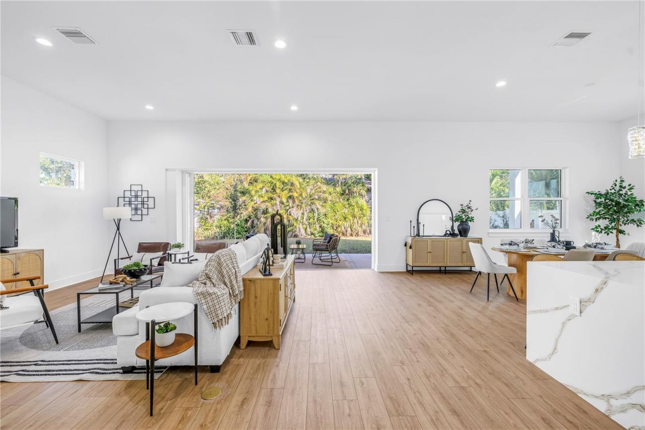 1025 42nd Avenue N, Saint Petersburg, FL 33703 Photo