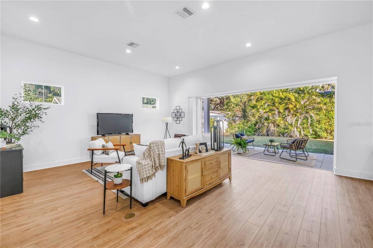 1025 42nd Avenue N, Saint Petersburg, FL 33703 Photo