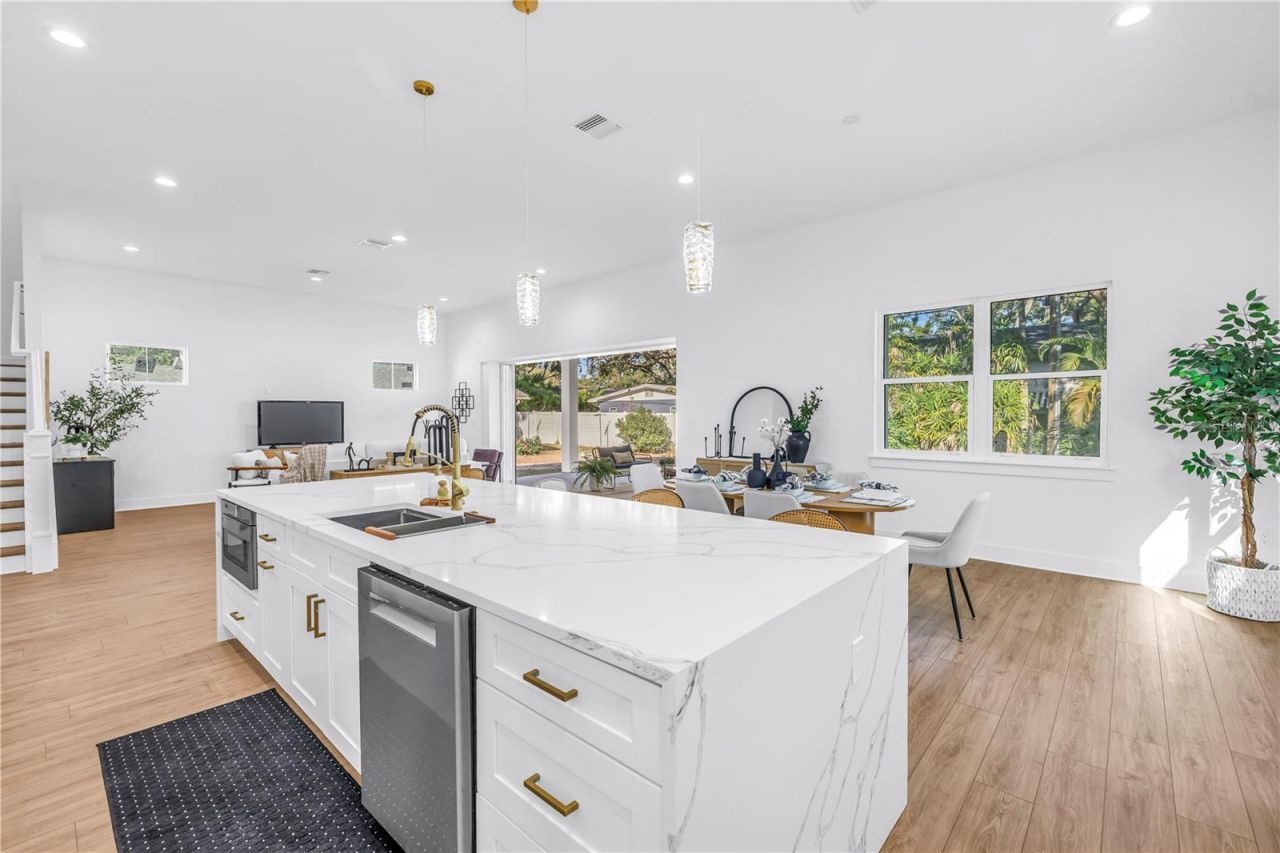 1025 42nd Avenue N, Saint Petersburg, FL 33703 Photo