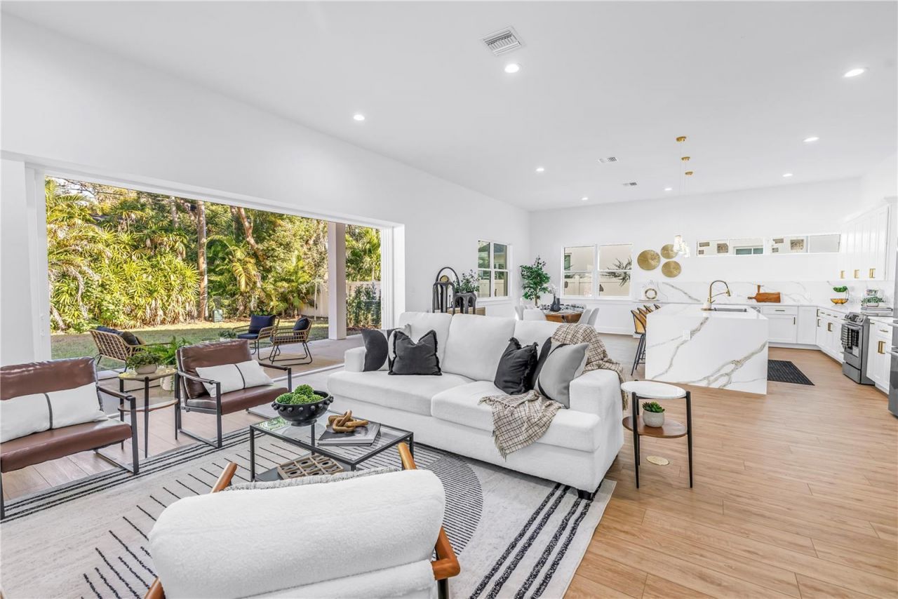 1025 42nd Avenue N, Saint Petersburg, FL 33703 Photo