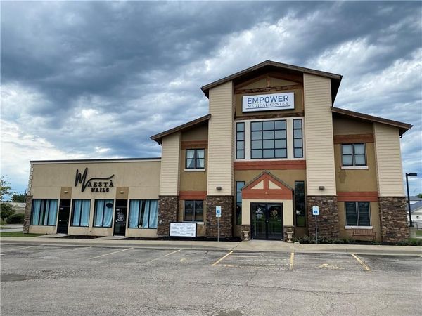 350 SW Greenwich Drive, Lee's Summit, MO 64082