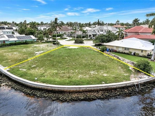 1303 Marlin DR, NAPLES, FL 34102