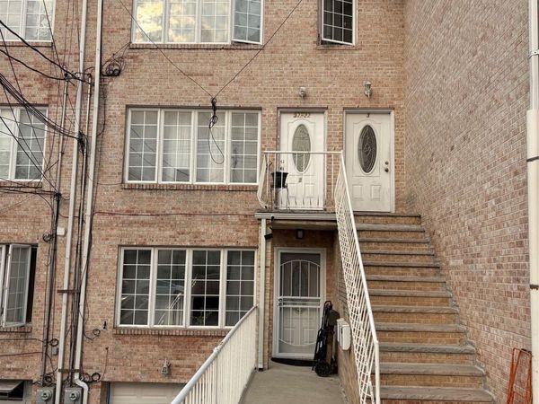 9222 195th place Place, Hollis, NY 11423