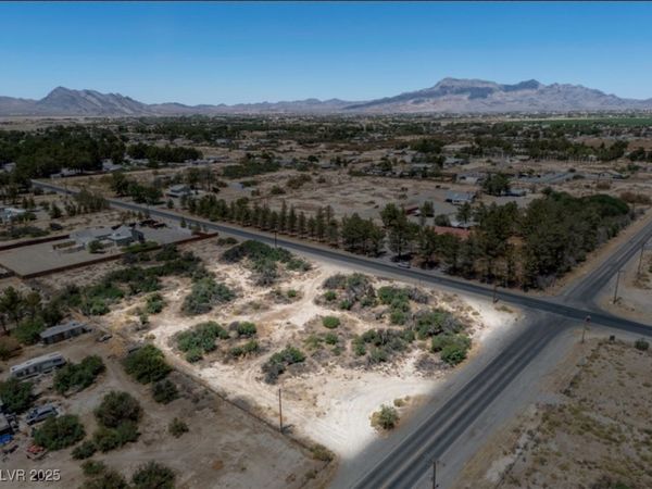 1011 W Basin Avenue, Pahrump, NV 89060