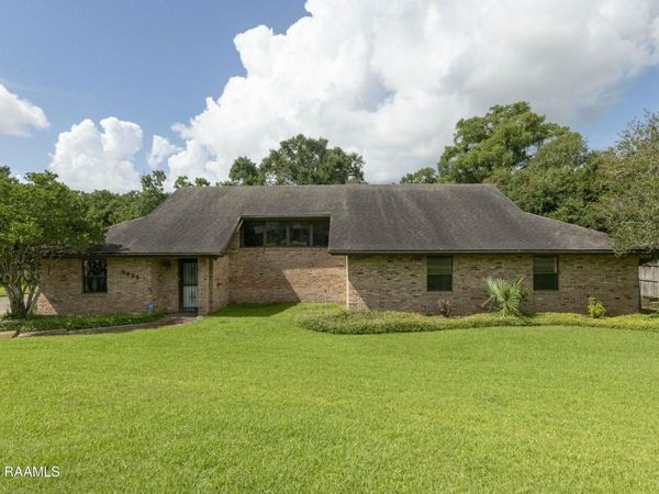 3936 Bayou Boulevard, New Iberia, LA 70563