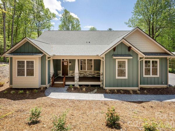 634 Hollybrook Drive, Flat Rock, NC 28731